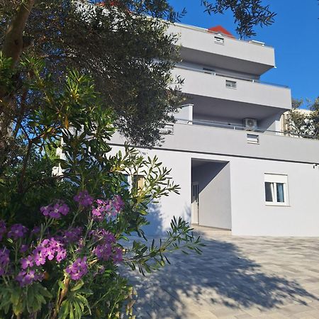 Apartments Miki 2 Novalja Bagian luar foto