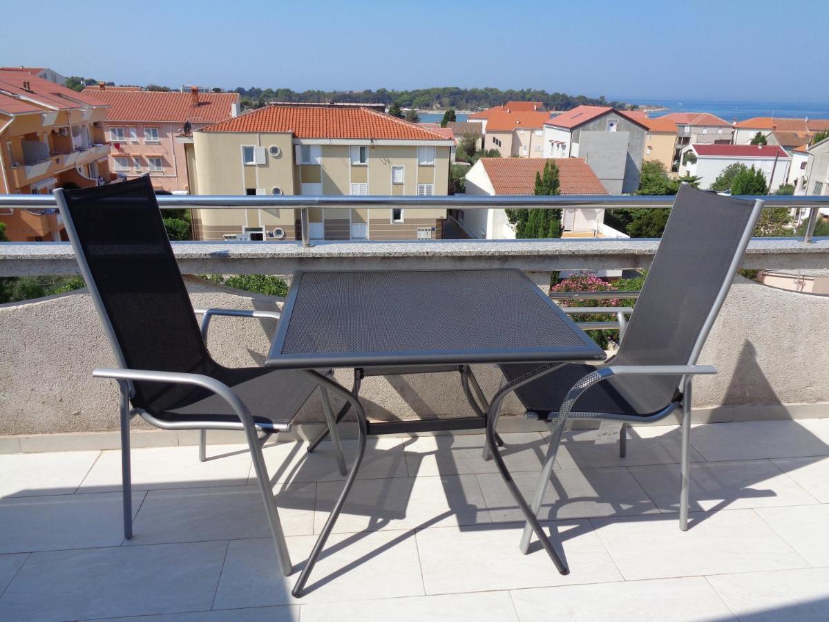 Apartments Miki 2 Novalja Bagian luar foto
