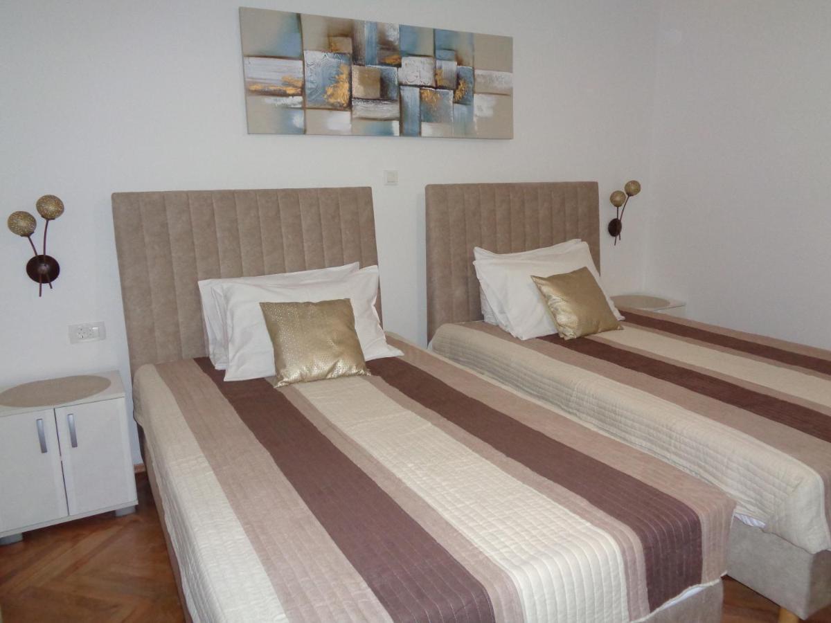 Apartments Miki 2 Novalja Bagian luar foto