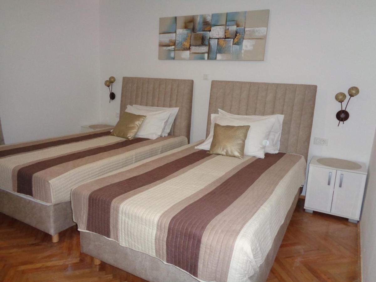 Apartments Miki 2 Novalja Bagian luar foto