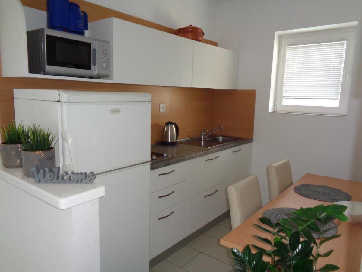 Apartments Miki 2 Novalja Bagian luar foto