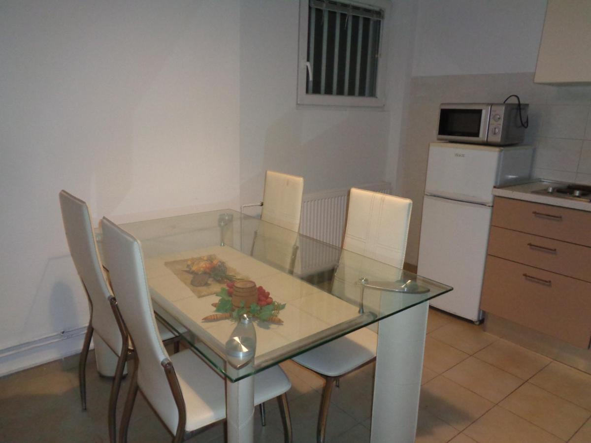Apartments Miki 2 Novalja Bagian luar foto
