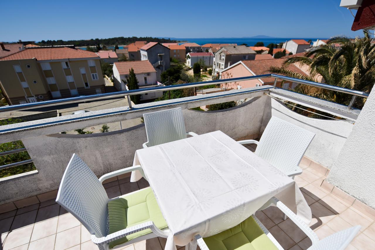 Apartments Miki 2 Novalja Bagian luar foto