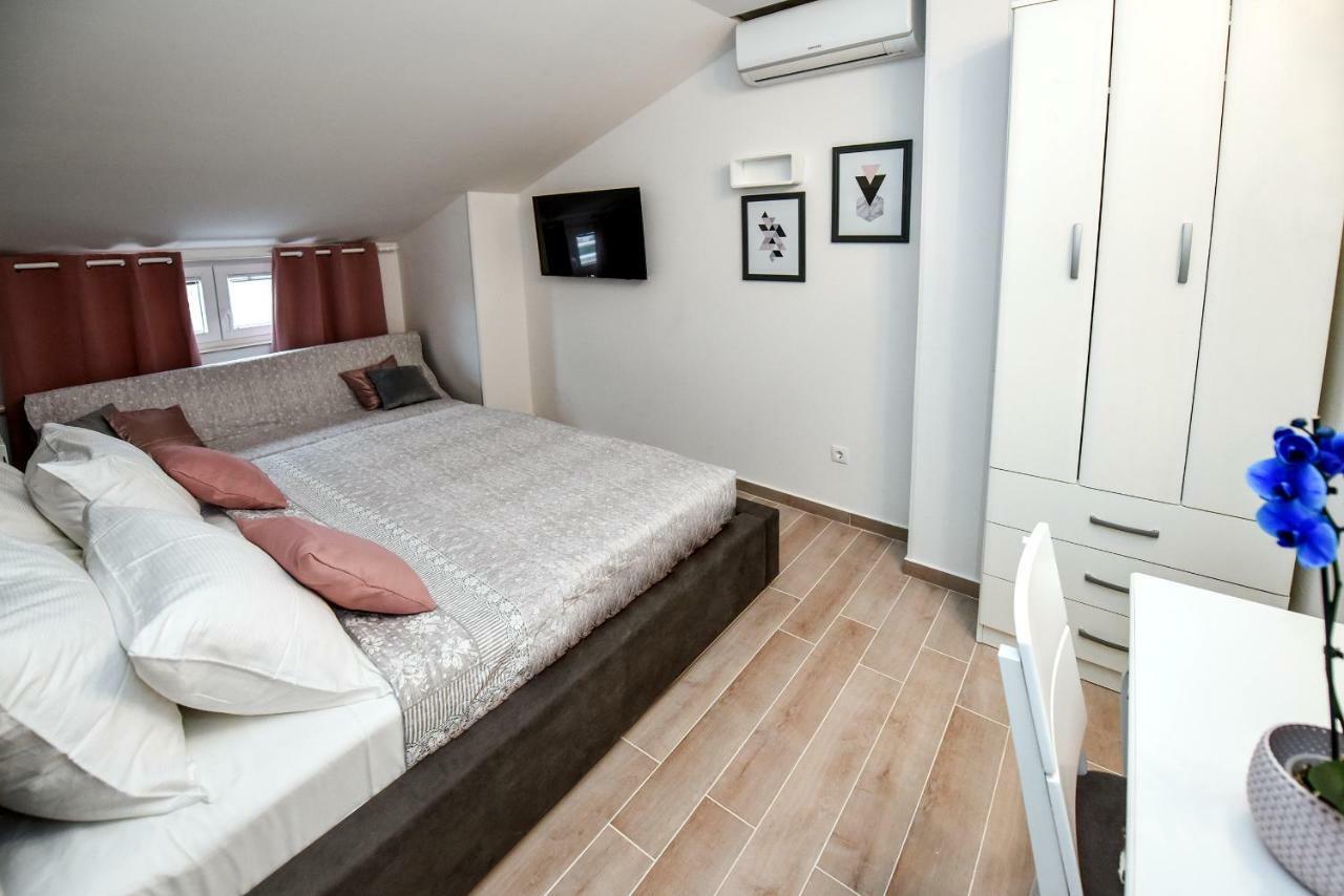 Apartments Miki 2 Novalja Bagian luar foto